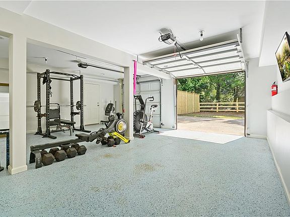 3rd image of 3003 Maple Ln