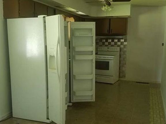 4th image of 3705 Saint Johns Way