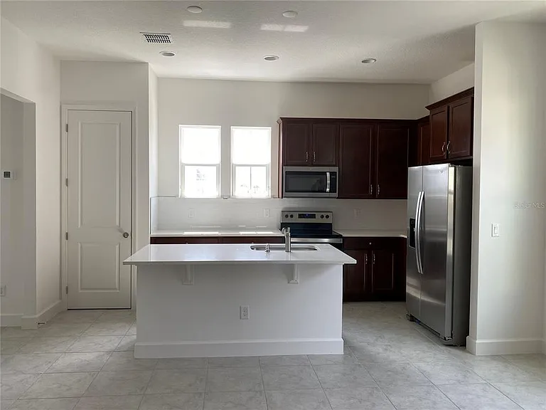 13719 Lippman Aly — Photo 6