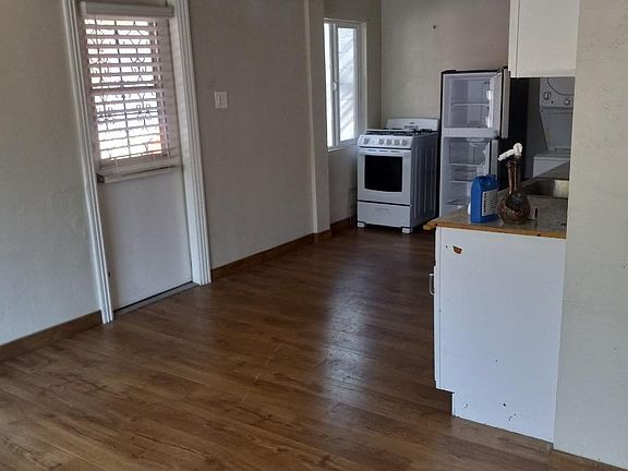 3rd image of 2926 N 16th St APT 8