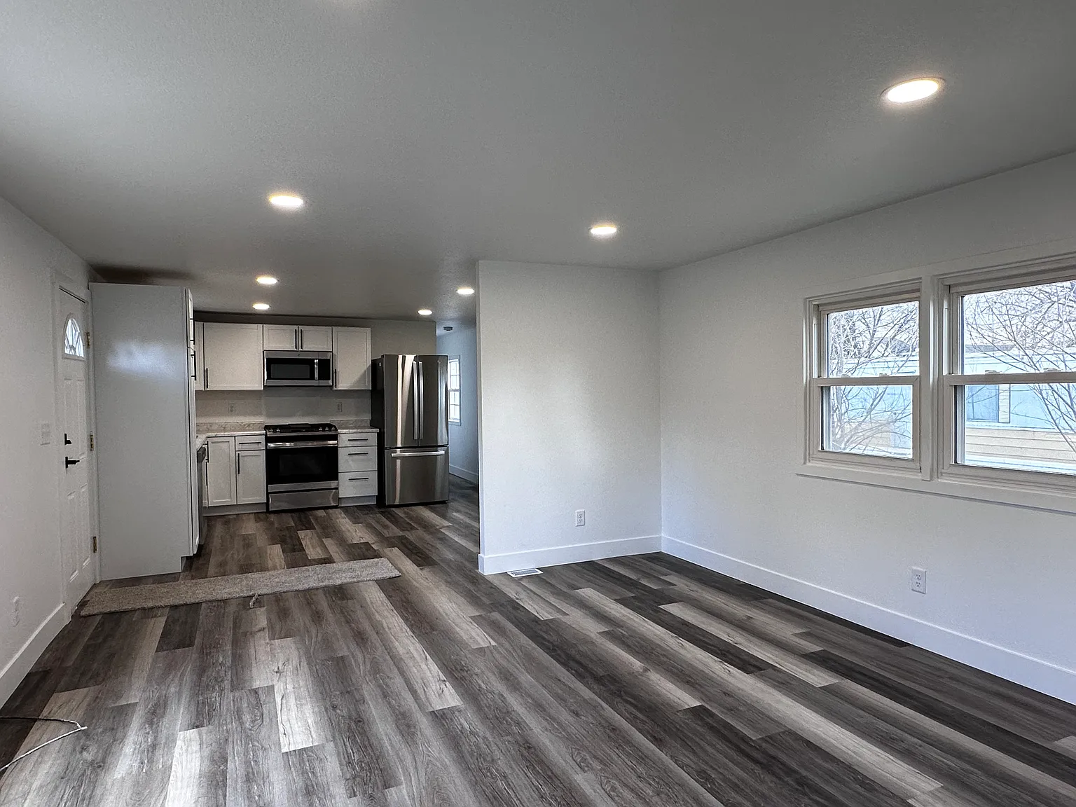 3 bed, 1180 sqft, $2,100 — Photo 3