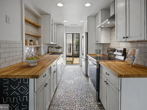 42 Hawthorne Ct NE #42, Washington, DC 20017
