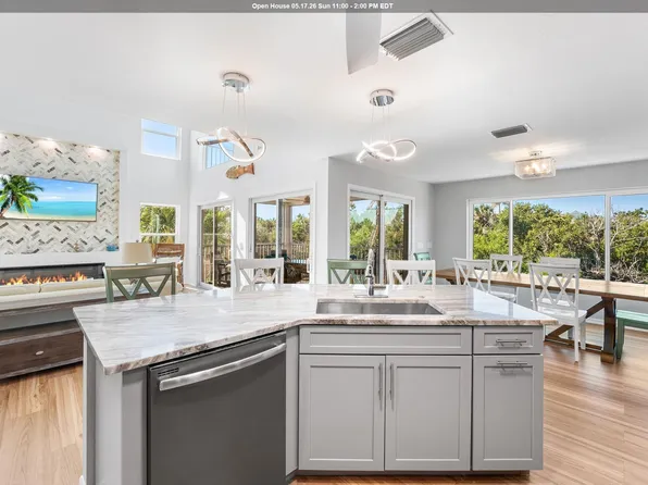 241 Violet Dr, Sanibel, FL 33957