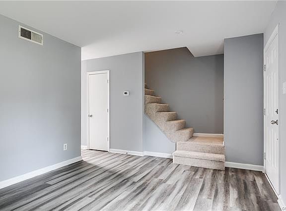 5th image of 4708 Brompton Sq