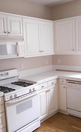 5th image of 16070 Valley Oak #104