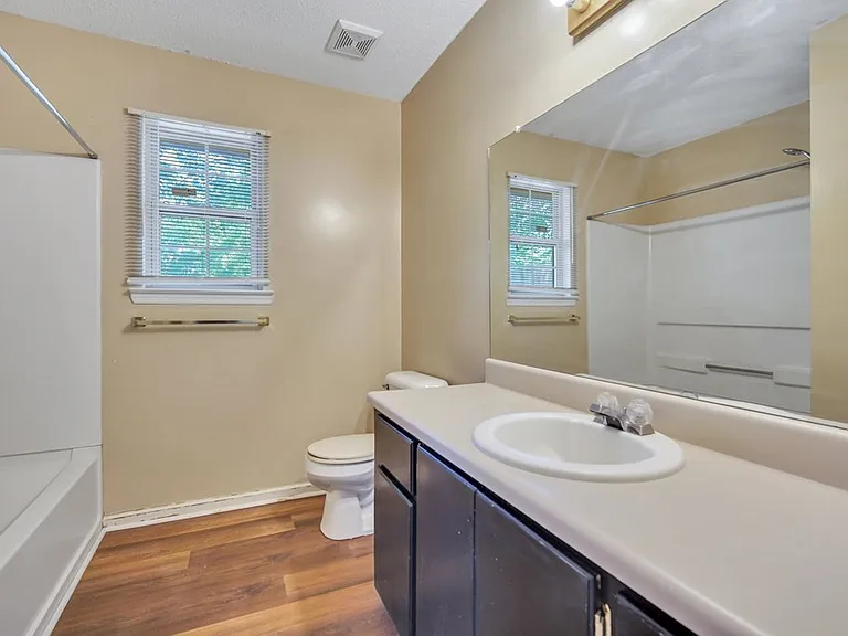 1501 Woodcrest Cir — Photo 12