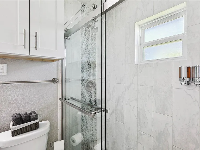 530 E Tyler St — Photo 25