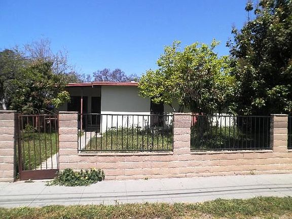 2nd image of 833 E McFadden Ave