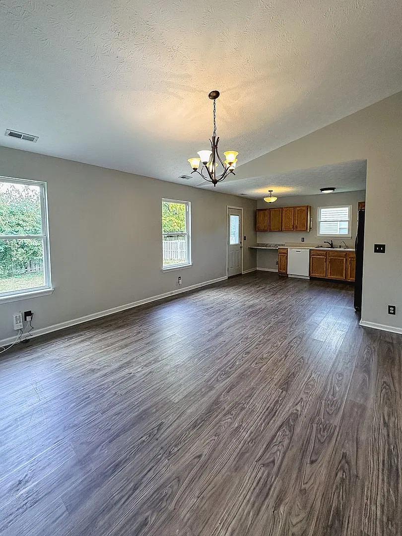 3 Bedroom 2 Bath Home in the West Lafayette School District w/ an extra room! — Photo 3