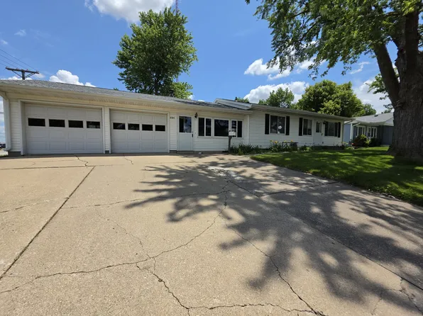 4747 Danbury St NE, Cedar Rapids, IA 52402