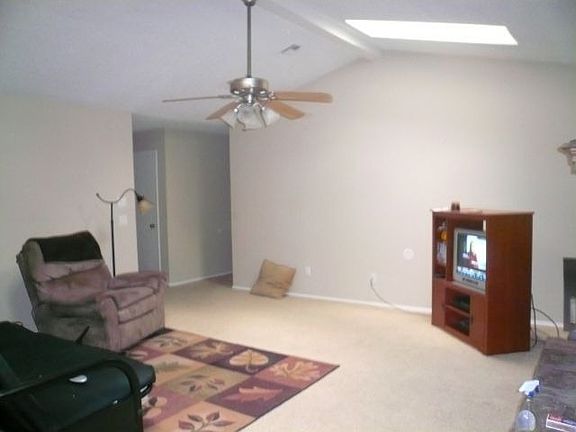 3rd image of 1000 N Cypress Ave