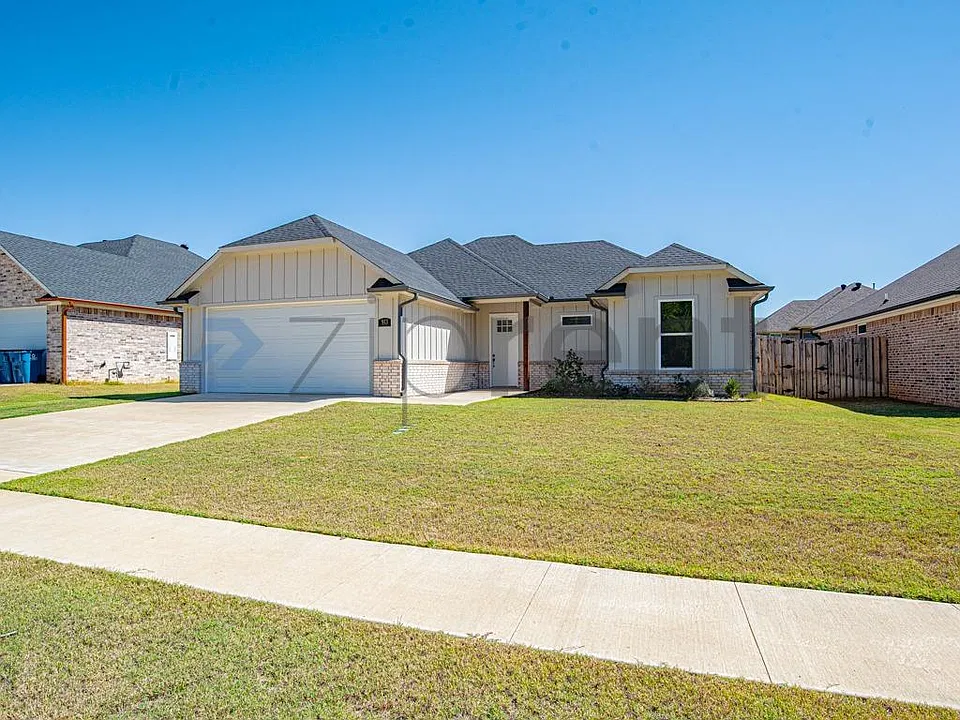 913 Alex Dr