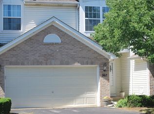 942 Viewpoint Dr, Lake In The Hills, IL 60156
