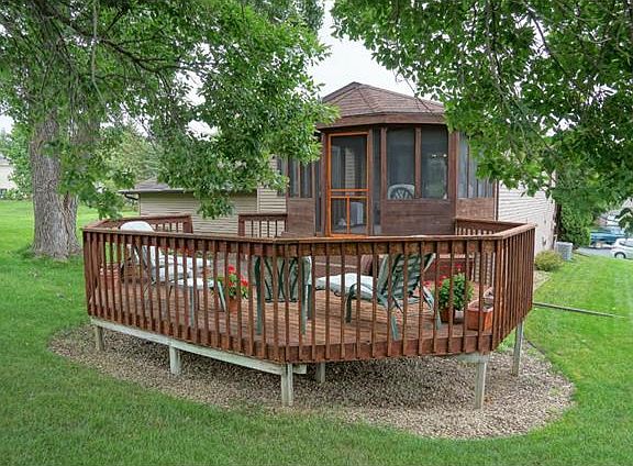 821 cornwallis side yard_02062017