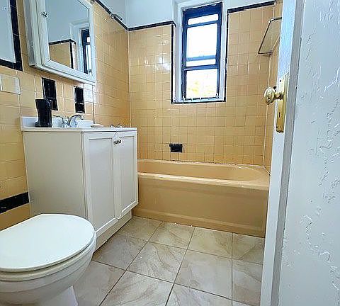 3rd image of 1746 E 13th St APT 5