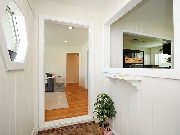 5th image of 206 Irene St