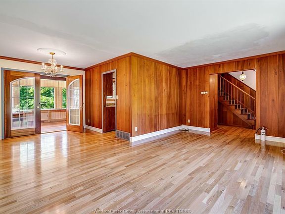 5th image of 3066 Centennial Cres