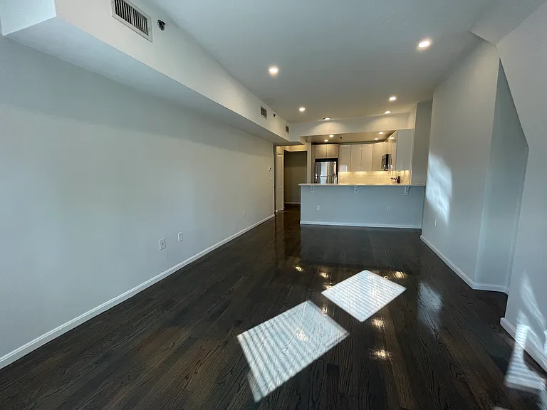 1406 Beacon St #6 — Photo 11