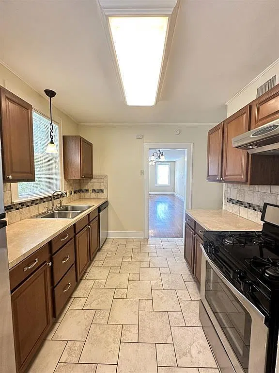 2 bed, 1.0 bath, 900 sqft, $2,400 — Photo 4