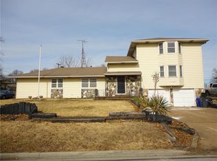 544 E Spruce St, Olathe, KS 66061