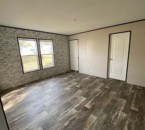 4th image of 508 E Howard Ln Trailer 560