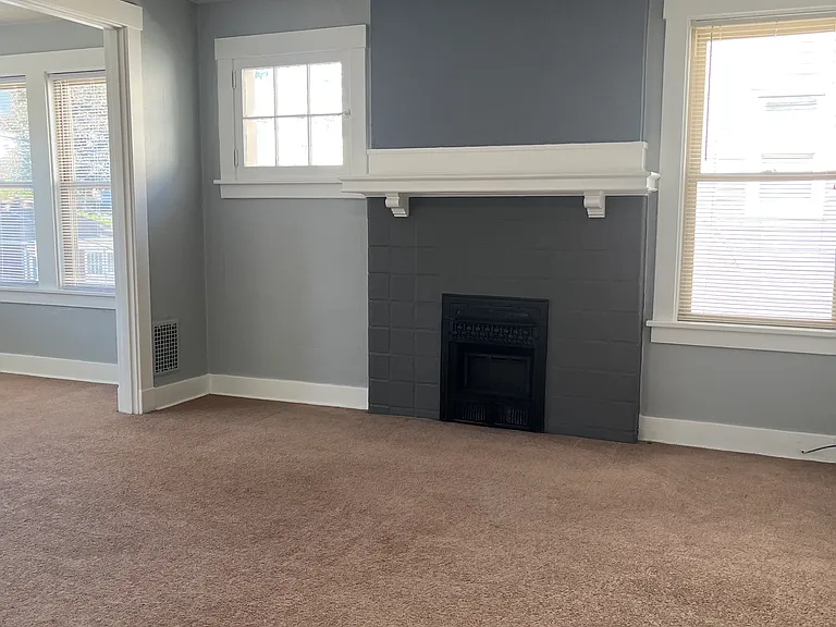 271 Center Ave — Photo 11