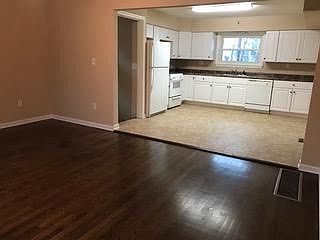 3rd image of 806 N Elizabeth St