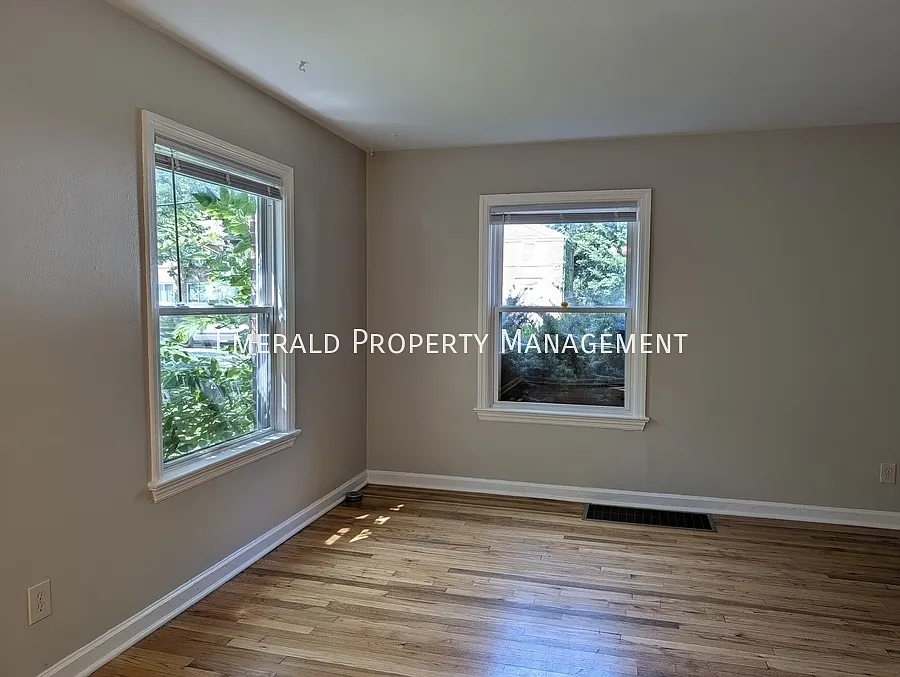 3 bed, $1,325 — Photo 4