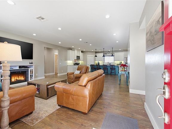 3rd image of 11515 W Little Ln