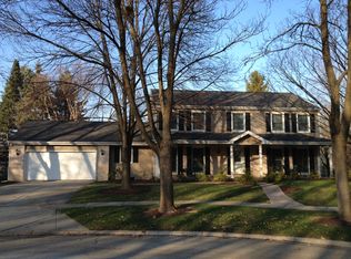 2151 Lois Ln, Wheaton, IL 60189