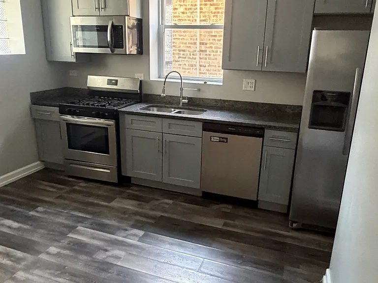 619 E 60th St #2 — Photo 9