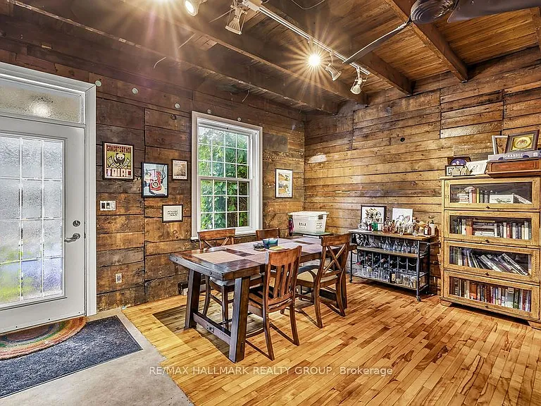 439 Kent St — Photo 4