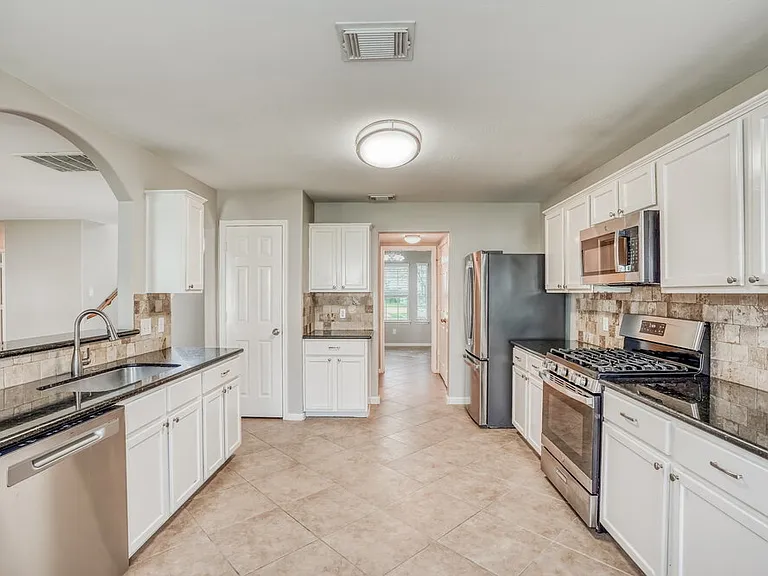 2427 Ranch Hollow Ct — Photo 8