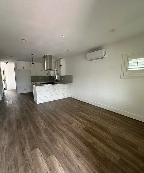 W 60th Pl — Photo 2