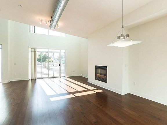 4th image of 730 W Doran St APT 207