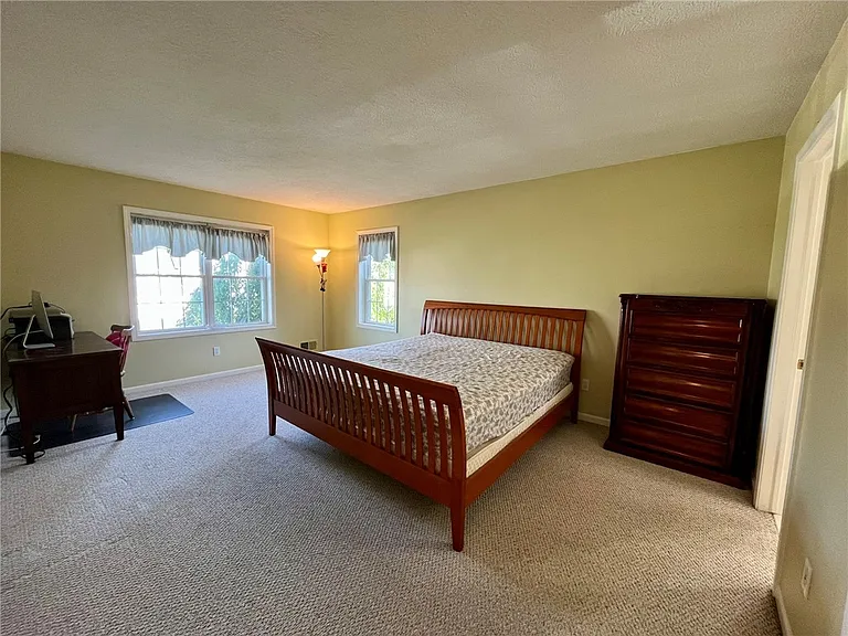 6872 Chestnut Hl — Photo 9