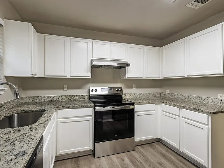 8007 Heights Valley — Photo 8