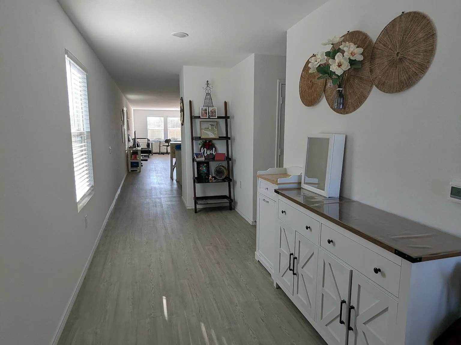 4 bed, 1627 sqft, $1,999 — Photo 3