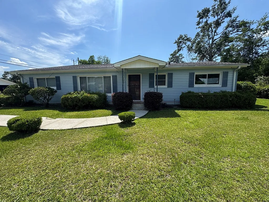 3 bed, 2.0 bath, 1888 sqft, $1,550 — Photo 2