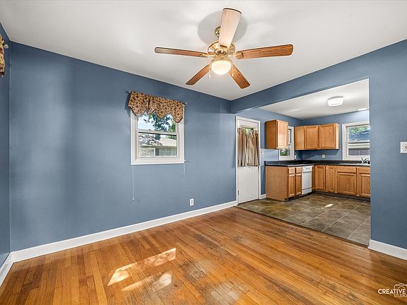 5th image of 705 W Dearborn St