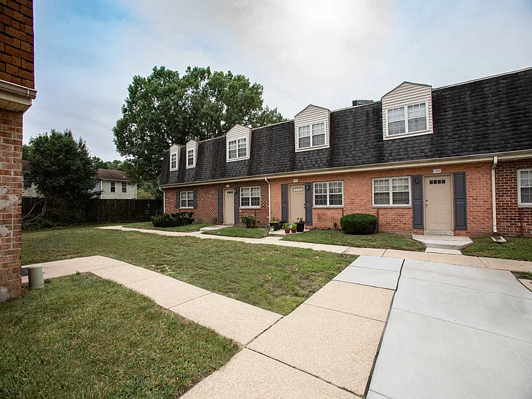 Somerset Woods Townhomes — Photo 17