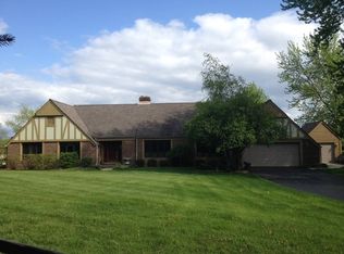 6N063 Woodview Ln, St Charles, IL 60175