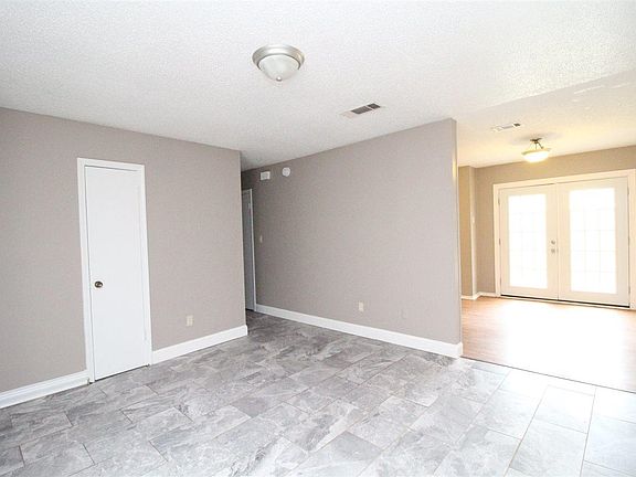 3rd image of 720 Brook Meadow Ln