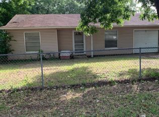 211 Parkway St, Rockdale, TX 76567