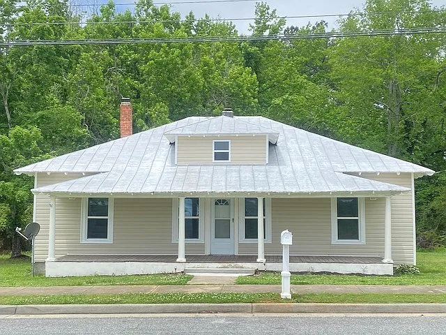 Building Photo - 494 Main St
