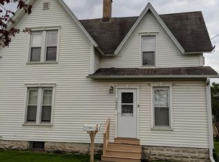 1022 Pleasant St #1, Dekalb, IL 60115