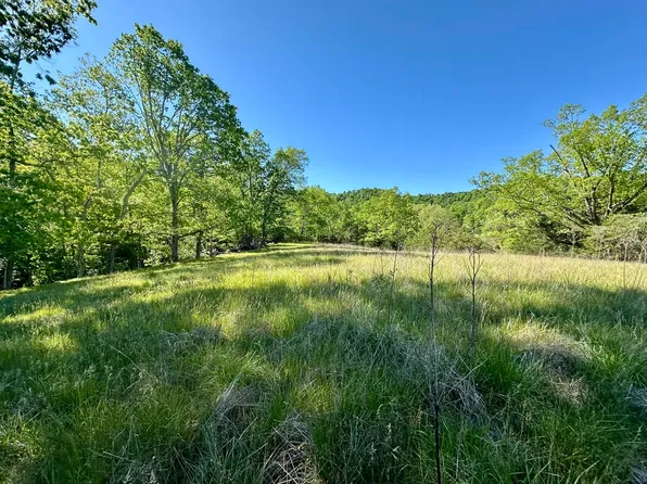 1170 E Doe Creek Rd, Liberty, KY 42539