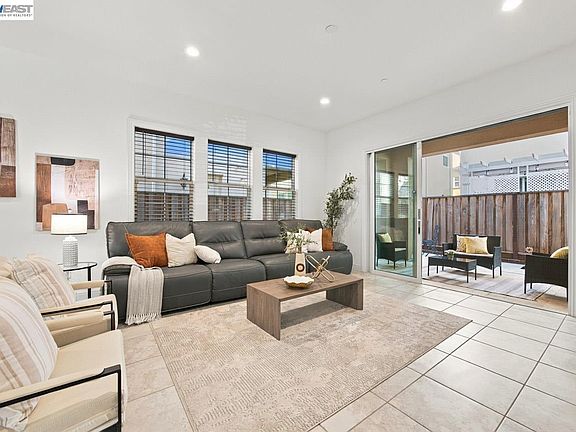 3rd image of 627 Thyme Way