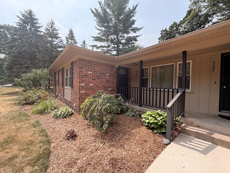 5729 Ridgebrook Ave SE — Photo 3