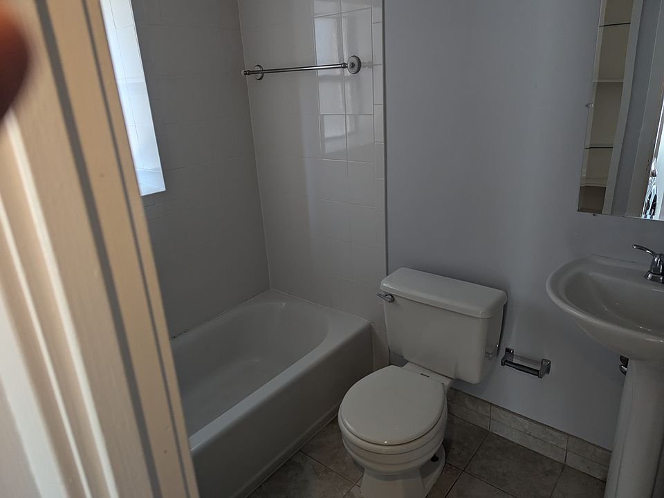 Full bath with window